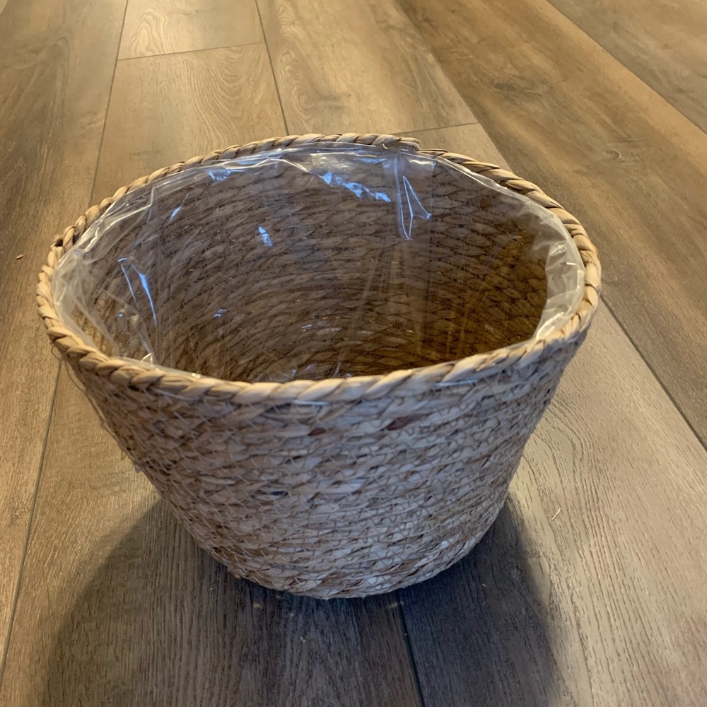Water Hyacinth Plastic Lined Planter Basket XL NEW